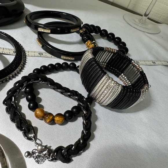 Large group of 15 black vibe bracelets - Picture 3 of 5